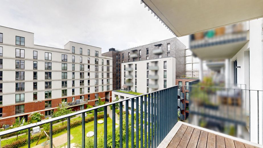 Moderno piso de 3 habitaciones con azotea, balcón y plaza de garaje subterráneo en HafenCity – Blick vom Balkon