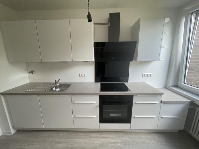 Top Lage in Heerdt - Top Wohnung - sehr gut geschnittene 4-Zimmer Wohnung - neue Küche – Küche Bild 1