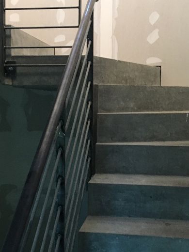 Groß Flottbek: 2,5 Zimmer mit kl. Garten in grüner Lage (WG 1) – Treppenhaus
