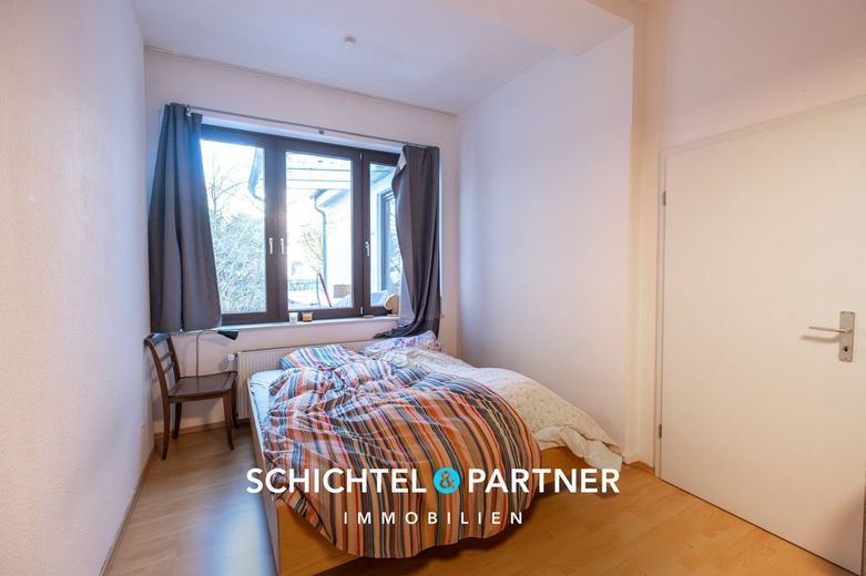 Radio Bremen | Gepflegtes Mehrfamilienhaus mit Potenzial in zentraler Lage – S&amp;P | Schlafzimmer