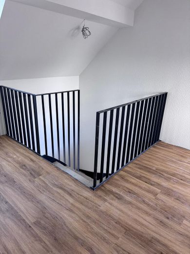 Erstbezug nach Kernsanierung | KfW55 EE | 62 m² | OG/DG | Bahnhof 2 Min. | Bezugsfertig 10/2026 – Bauzustand