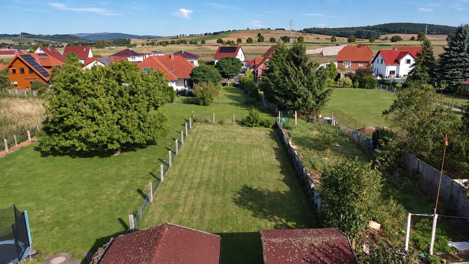 Two-family house with two garages and a large garden in Berka – Luftbild Garten