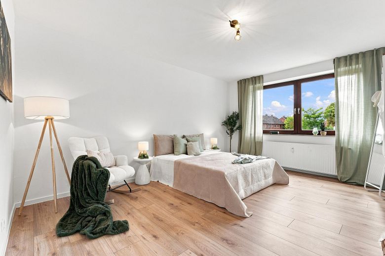Emménagez immédiatement et sentez-vous chez vous – appartement de deux pièces avec cuisine et salle de bains, fraîchement rénové, à 26123 Oldenburg-Donnerschwee – Schlafzimmer