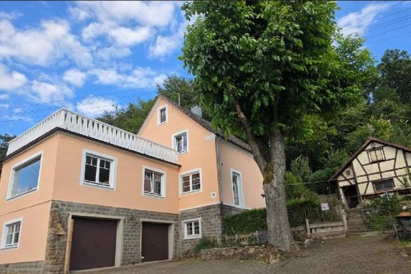 Frisch renoviertes Landhaus Traumblick zur Burg Windeck Ausbaureserve Nebengebäude Ruhiglage Garage