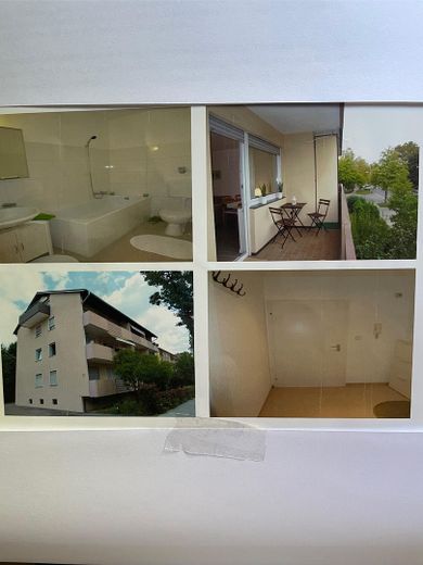 Kleine feine Balkonwohnung – Bad, Balkon, Gebäude, Flur 