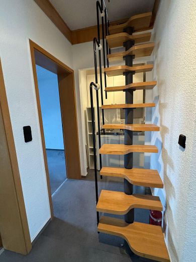 Aufgang zum Giebel - Stauraum