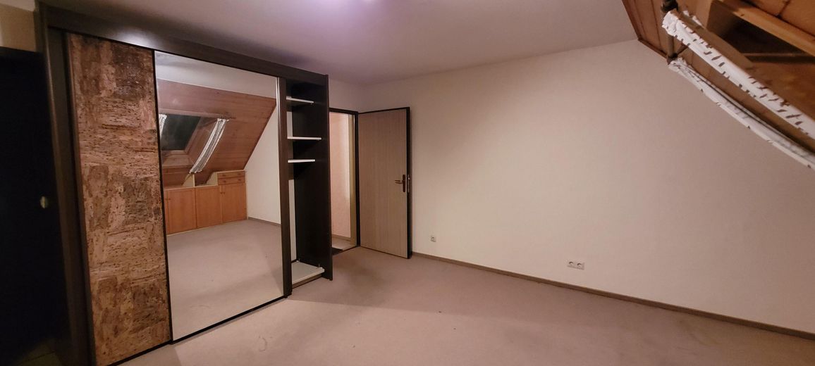 Wohn-/Schlafzimmer DG