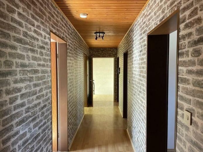 Wittlich-Gladbach -- 4 Zimmer DG-Wohnung (ca. 96 m²) zur grosszügigen Entfaltung -- – 6b Hausflur