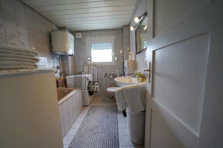 ATIK: Gemütliche 3-Zimmer-Wohnung in ruhiger Lage – Badezimmer