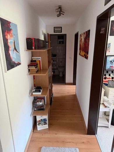 Maisonette di 5,5 locali con ampio soppalco, terrazza sul tetto e vista panoramica su Wülfrath - senza commissioni – Diele Richtung Gäste WC