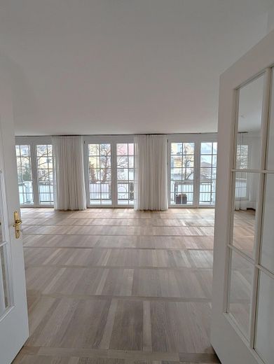 Exclusive 3-Zimmer-Etagenwohnung in Bestlage - Komfortabel, barrierefrei, Lift & ideal für Paare – Wohnzimmer 1