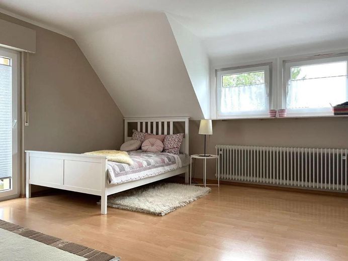 Schöne, helle 2-Zimmer-Wohnung in Dobel zu vermieten – Wohnzimmer