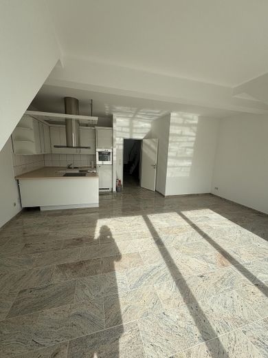 Esclusivo attico duplex nel centro di Colonia – Wohnzimmer/ Einbauküche