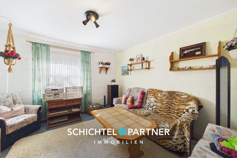 Quelkhorn | Traumhaftes 3-Parteien-Haus auf schönem Grundstück – S&amp;P | Wohnzimmer
