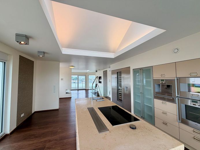 Limburg şehir merkezinde lüks penthouse – 196 m², katedral manzarası, whirlpool ve Gaggenau mutfak – Küche