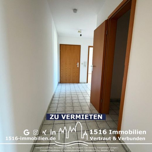 Helle 2-Zimmer-Wohnung mit zwei Balkonen und Tiefgaragenstellplatz in Eichstätt – Flur
