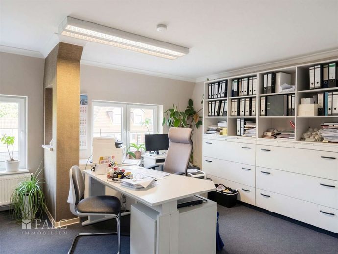Gewerbe- und Wohnimmobilie mit Veranstaltungseinrichtungen – Büro 1