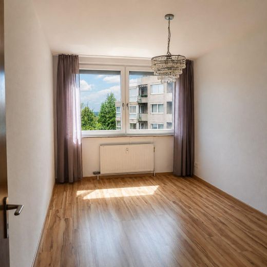 Attraktive 2-Zimmer-Wohnung mit Balkon in zentraler Lage in Haan – Schlafzimmer