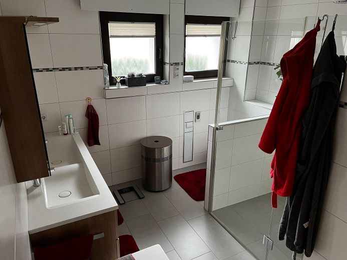 Einfamilienwohnhaus in Schwerte Westhofen (energetisch saniert) – Badezimmer EG