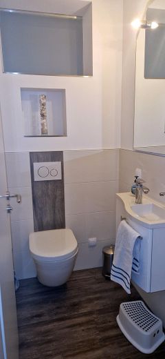 Two-family house – quiet and central with a garden paradise – EG Gäste-WC