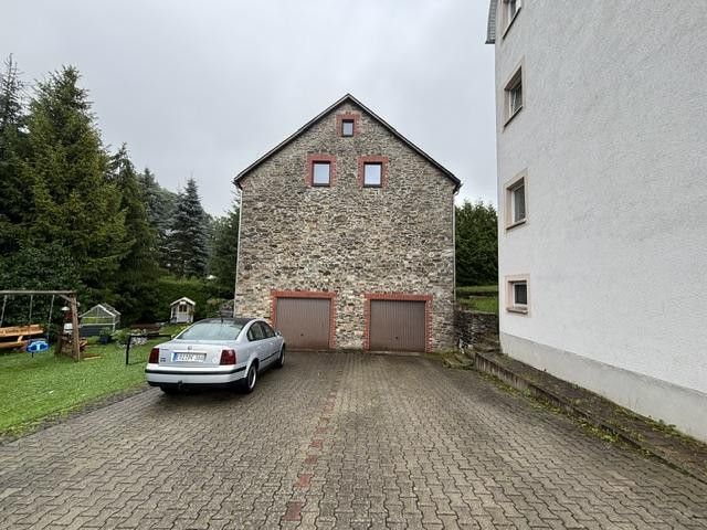 Maison plurifamiliale avec grand garage à Breitenbrunn – Scheunenansicht mit Garage