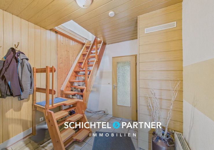 Oslebshausen | Renovierungsbedürftiges Reihenhaus mit Garten- und Hoffläche – S&amp;P | Flur