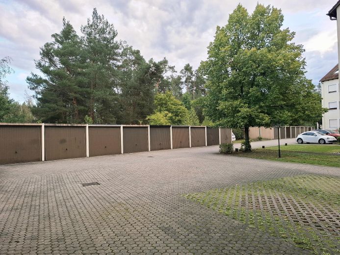 Charmant appartement de 3 pièces en rez-de-chaussée avec terrasse, balcon et garage à Roth – Photo 10