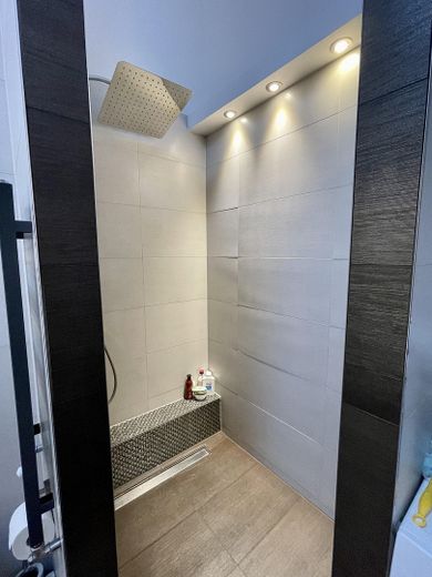 Modernes & Energieeffizientes Reihenendhaus mit großem Garten – Bad - Dusche