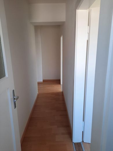 Flur mit Blick zur Wohnungstür