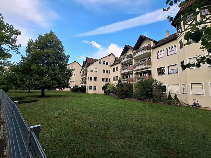 Charmant appartement de 3 pièces en rez-de-chaussée avec terrasse, balcon et garage à Roth – Photo 11