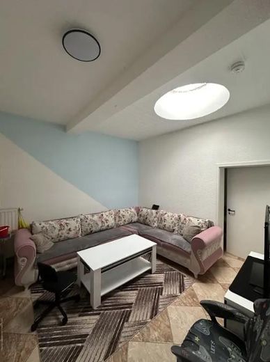 مبنى سكني وتجاري في موقع مركزي – Hauptwohnzimmer