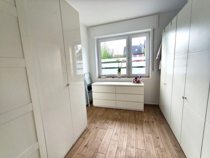 großzügiges EFH in schöner Lage – EG Ankleide