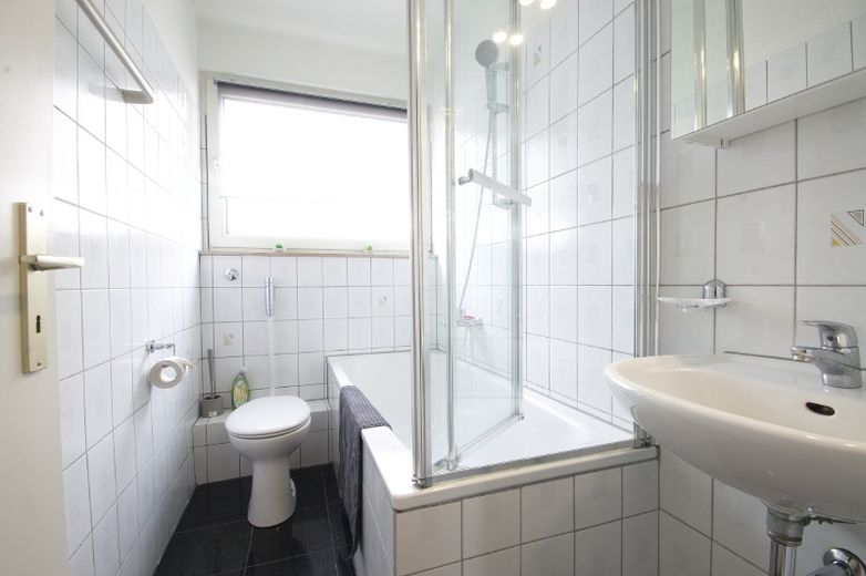 Apartment mit moderner Ausstattung, ruhig gelegen und mit direkter Straßenbahnanbindung zur Essener Innenstadt – 8f67b65c6d333f37e6a5b170c83b520eb162ff36.jpg