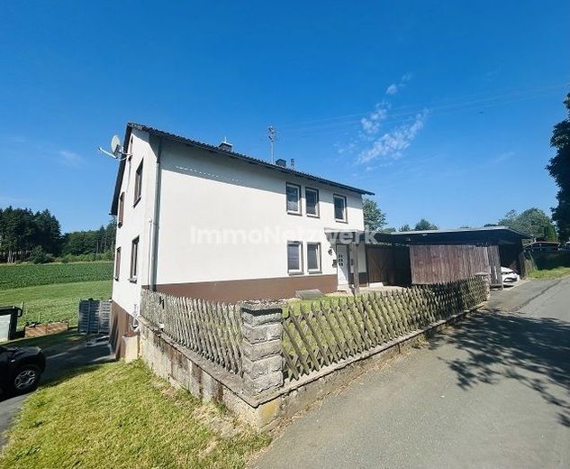 ***Zweifamilienhaus mit atemberaubendem Weitblick ins Grüne - Ländliche Idylle bei Münchberg*** – Front 1