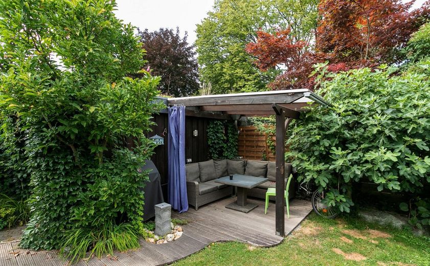 Überdachte Terrasse WE1