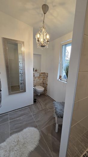 Bungalow familial de rêve avec 6,5 pièces et piscine à Wedemark – Bad Eltern