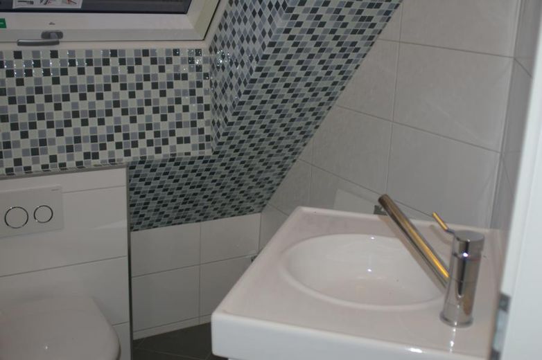 55m² Maisonette Wohnung - U-Bahn nah und im Grünen – Badezimmer