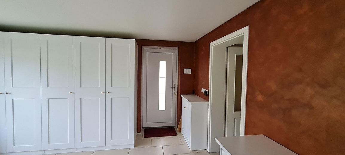 More than a house: exceptional property with plenty of space for living, working and your own ideas – Eingangstür hinten Bild 2