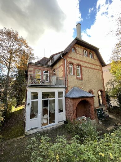 Traum-Office mit Dachterrasse, Blick in's Grüne & Gemeinschaftsküche mitten im Stuttgarter Norden – Blick vom Garten auf das Haus