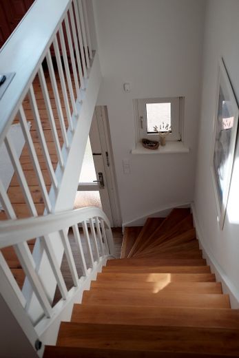 Euer Haus im Grünen: 192qm, großes Grundstück, Altbau-Charme – Treppe