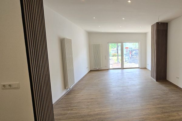Schöne 2,5 Zimmer Wohnung mit Terrasse & Garten / Rollstuhlgerecht