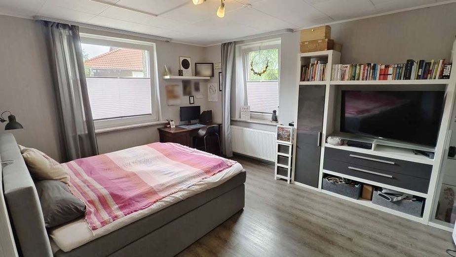 Edemissen - Wehnsen - großzügiges Zweifamilienhaus mit Nebengebäude und Garagen – EG - Schlafzimmer