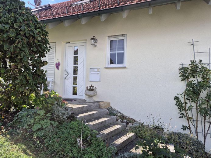 Müstakil, çok bakımlı müstakil ev – ÖZEL SATIŞ, KOMİSYONSUZ – Ostseite Hauseingang Bild 1
