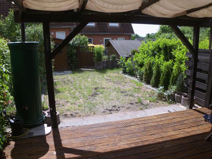 Terrasse mit Blick in Garten