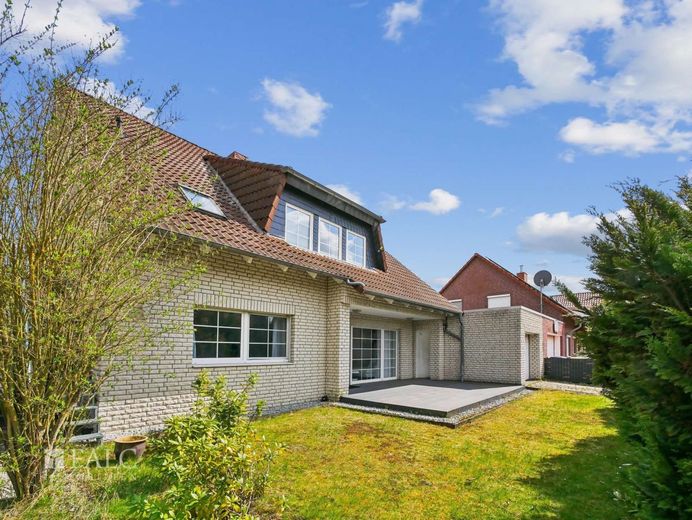 Außergewöhnlich! - Denn hier gilt: Einfach mehr... Raum! – Haus Vorderseite