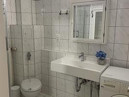 Bad, großes Waschbecken