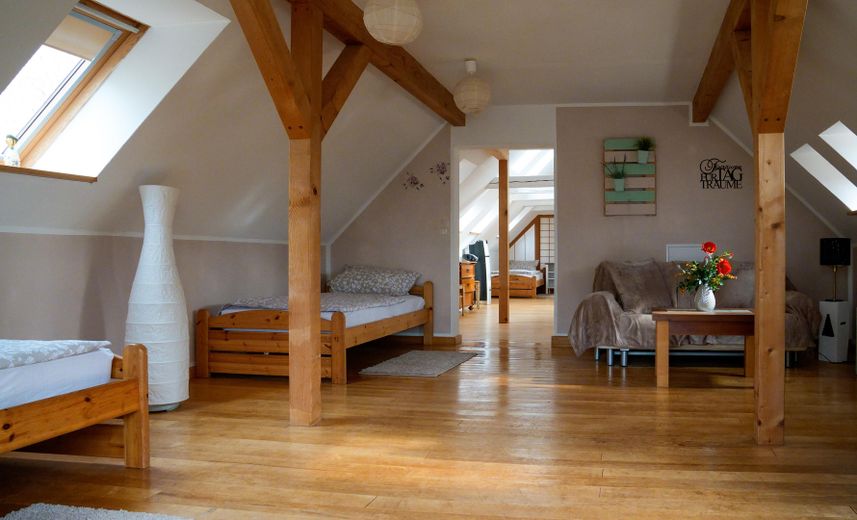 Landhaus unter Reet am See, Gästewohnung, Stallungen, Weiden und Wald. – Ferienwohnung