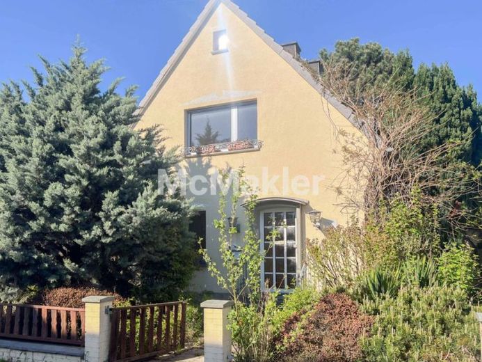 Mitten in Hürth-Efferen: Sanierungsbedürftiges Haus auf gut geschnittenem Grundstück – फोटो 1