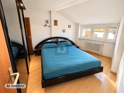 ZENTRAL, HELL, MIT TOP ANBINDUNG