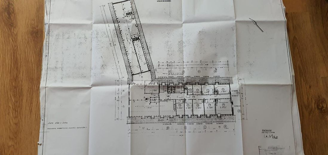 Grande proprietà con tre edifici in posizione privilegiata su un terreno boschivo di 33.600 m² – Foto 24